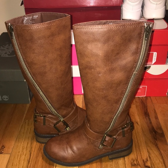 Boots - Picture 2 of 6